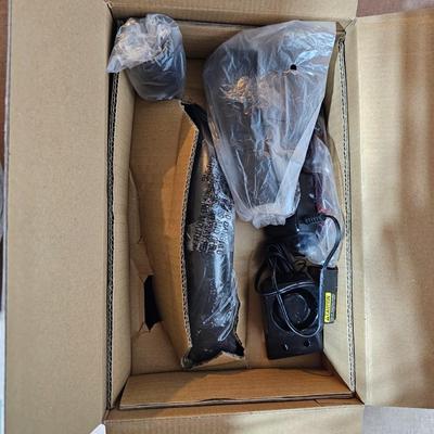 New in box Black and Decker Flex Vax BDH2020FL