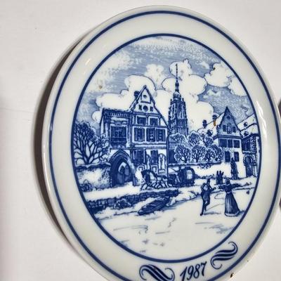 Two Hutschenreuther Germany Limited edition Eltviller Weinacht plates - 1987 & 1988