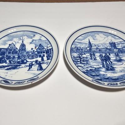 Two Hutschenreuther Germany Limited edition Eltviller Weinacht plates - 1987 & 1988