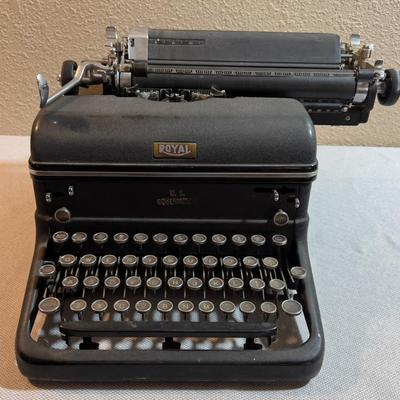 ROYAL Antique Typewriter