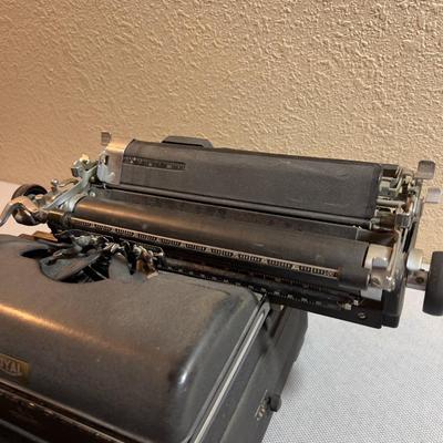 ROYAL Antique Typewriter