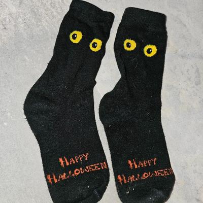 Halloween Decorations - Vintage paper balls - Ceramic pumpkins - Witch luminaries and more