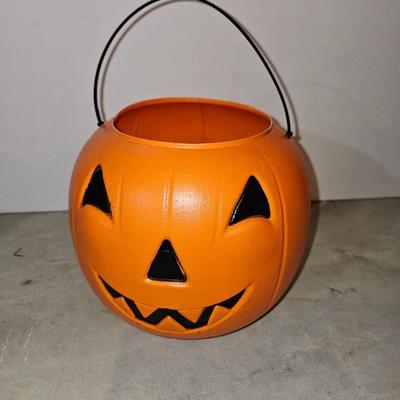 Halloween Decorations - Vintage paper balls - Ceramic pumpkins - Witch luminaries and more