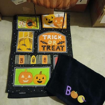 Halloween Decorations - Vintage paper balls - Ceramic pumpkins - Witch luminaries and more