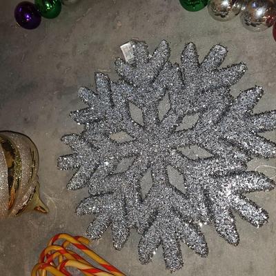 Large ornaments and snowflakes with a 7-foot garland Christmas Decor!