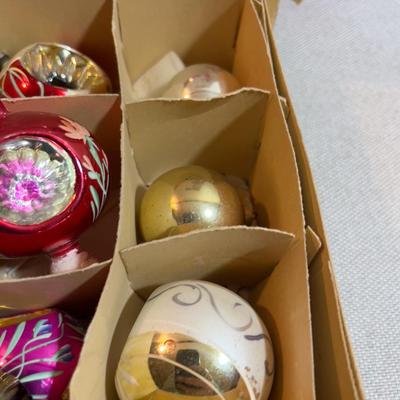 ANTIQUE COLLECTIBLE ORNAMENTS