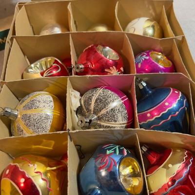 ANTIQUE COLLECTIBLE ORNAMENTS