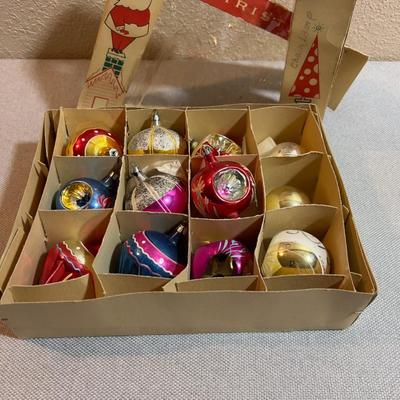 ANTIQUE COLLECTIBLE ORNAMENTS