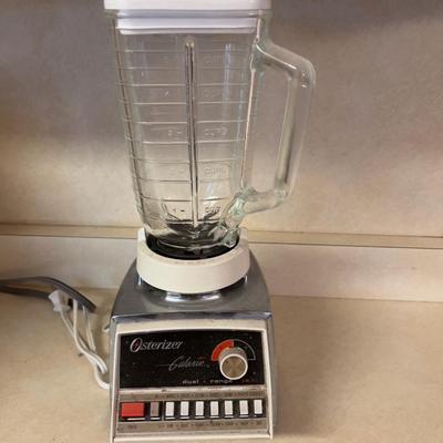 OSTER Blender off white and chrome