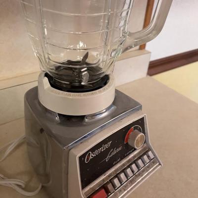 OSTER Blender off white and chrome