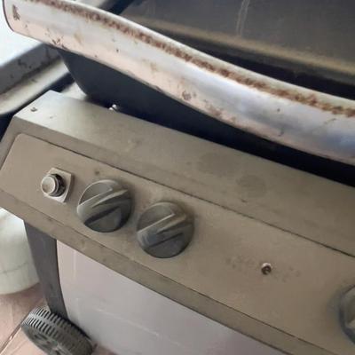BBQ Grill with 2 Propane Tanks CHAR BROIL