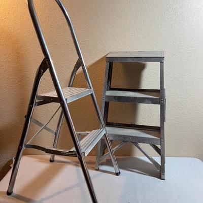 (2) 2-Step Ladders