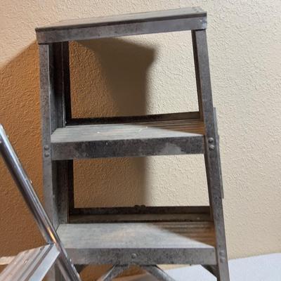 (2) 2-Step Ladders