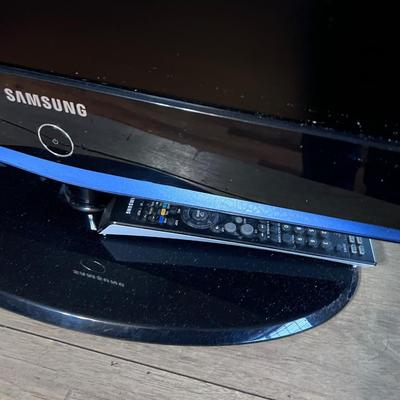 31" Samsung Flat Screen with remote