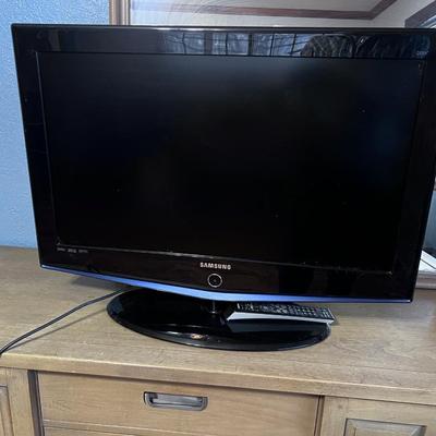 31" Samsung Flat Screen with remote