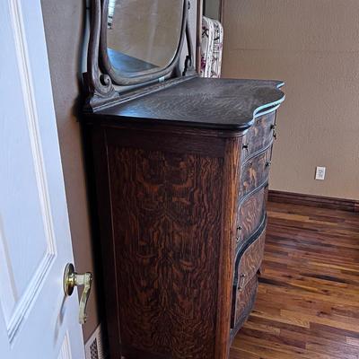Tiger Oak DRESSER with Mirror BRING HELP TO MOVE OUT!!!!