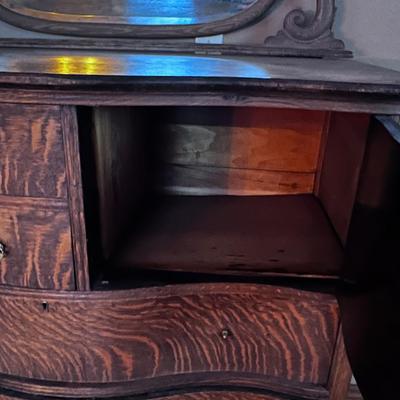 Tiger Oak DRESSER with Mirror BRING HELP TO MOVE OUT!!!!