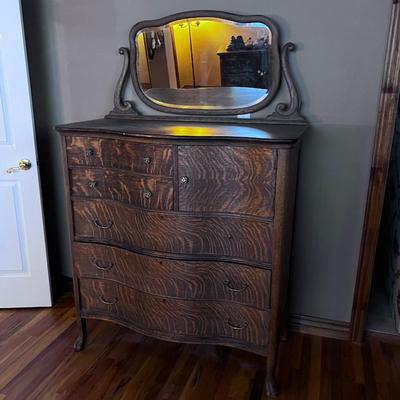 Tiger Oak DRESSER with Mirror BRING HELP TO MOVE OUT!!!!