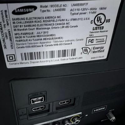 SAMSUNG Flat Screen TV 40" with Remote