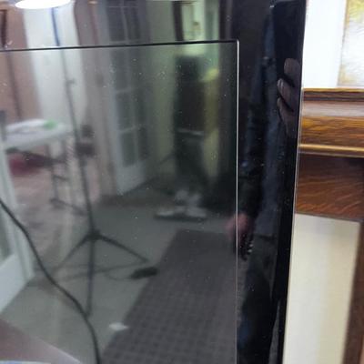 SAMSUNG Flat Screen TV 40" with Remote