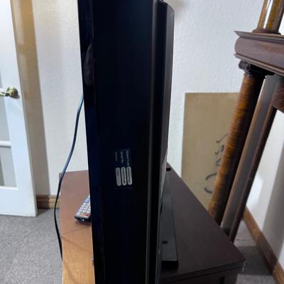 SAMSUNG Flat Screen TV 40" with Remote
