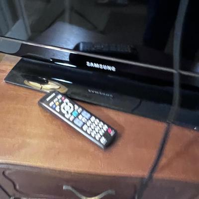 SAMSUNG Flat Screen TV 40" with Remote