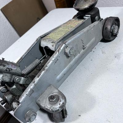 Small Hydraulic Floor Jack
