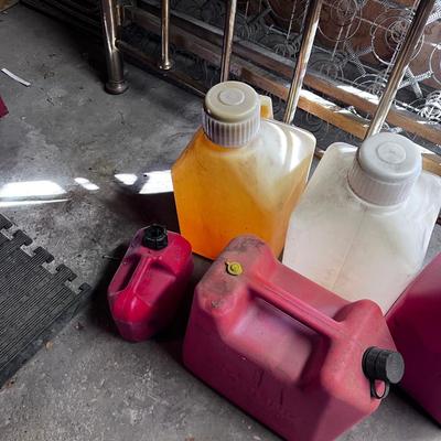 5 GAS Cans (Plastic)
