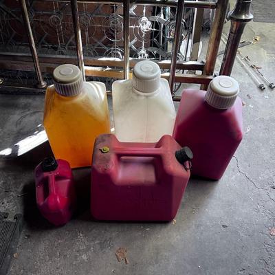 5 GAS Cans (Plastic)