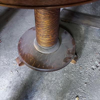 Round Oak Table