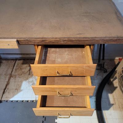 Large Wooden Workbench with Cabinets and Vice (WC-EL)