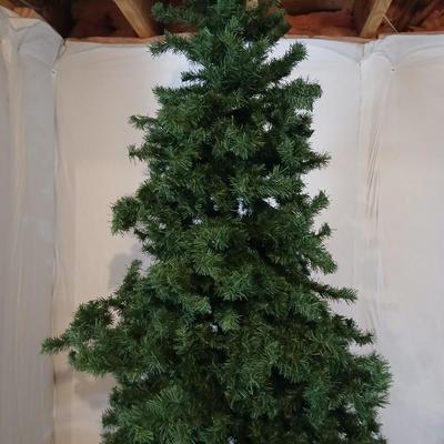 Beautiful 8-foot-tall Christmas tree with storage bag- two boxes of lights and more!
