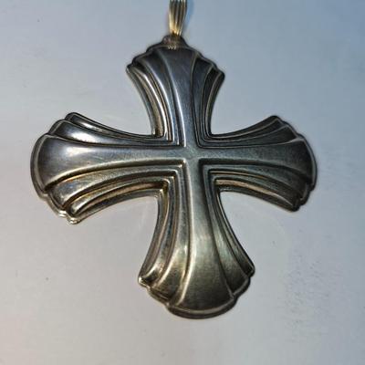 Sterling Silver Reed & Barton 1980 Christmas Cross