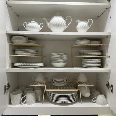 Johnson Brothers Dish Set