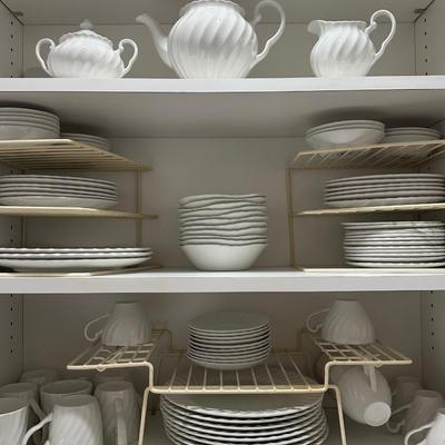 Johnson Brothers Dish Set