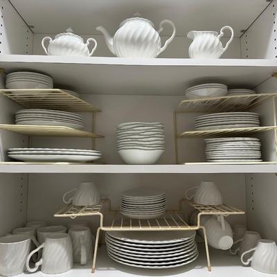 Johnson Brothers Dish Set