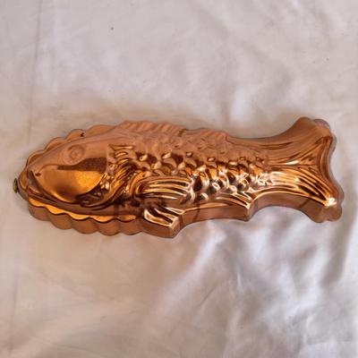 Three Copper Baking Molds (K-DZ)