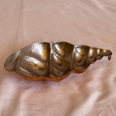 Three Copper Baking Molds (K-DZ)