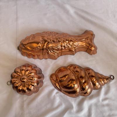 Three Copper Baking Molds (K-DZ)