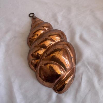 Three Copper Baking Molds (K-DZ)