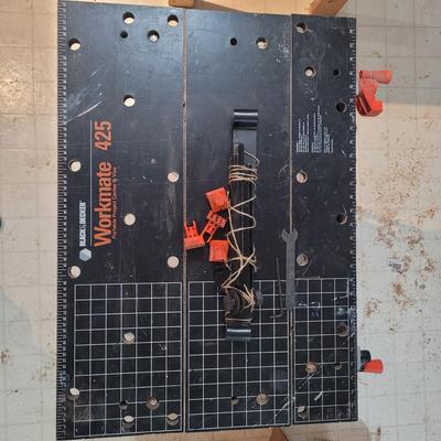Black & Decker Center and Vise (WM-EL)