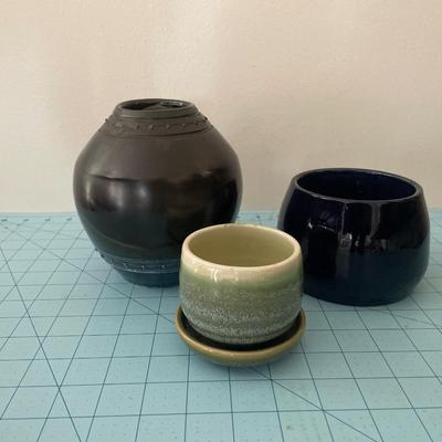 Sale Photo Thumbnail #357: Set of 3 ceramic pots