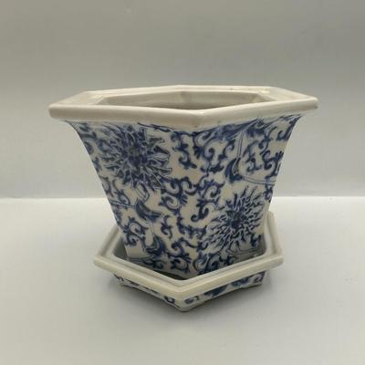 Japanese Decorated Porcelain Ware Planter