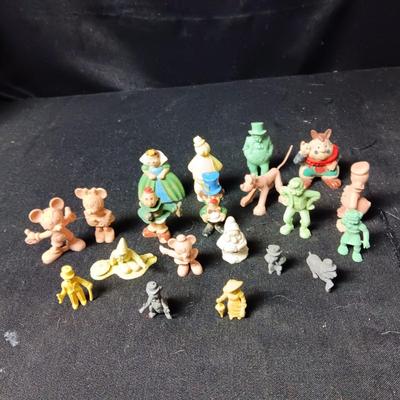 YOU'LL PROBABLY RECOGNIZE SOME OF THESE DISNEY AND COMIC CHARACTERS