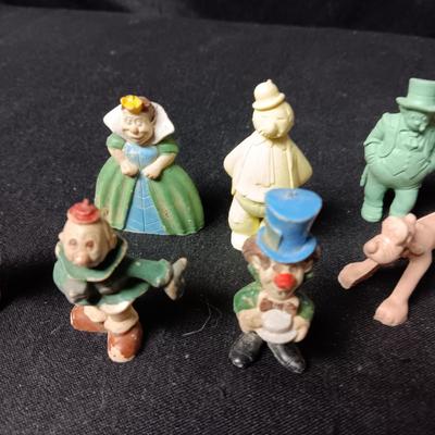 YOU'LL PROBABLY RECOGNIZE SOME OF THESE DISNEY AND COMIC CHARACTERS
