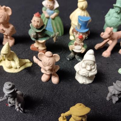 YOU'LL PROBABLY RECOGNIZE SOME OF THESE DISNEY AND COMIC CHARACTERS