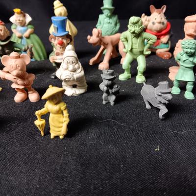 YOU'LL PROBABLY RECOGNIZE SOME OF THESE DISNEY AND COMIC CHARACTERS