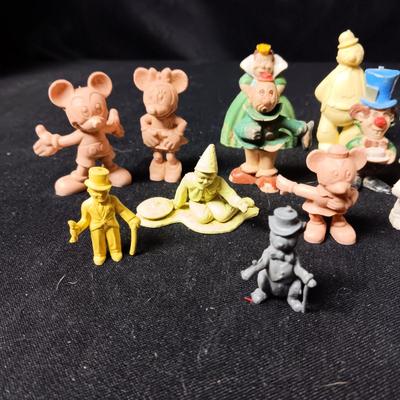 YOU'LL PROBABLY RECOGNIZE SOME OF THESE DISNEY AND COMIC CHARACTERS