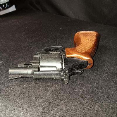 2 TOY CAP GUNS
