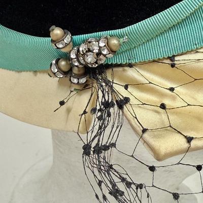 Two VIntage Ladies Hats with hat box